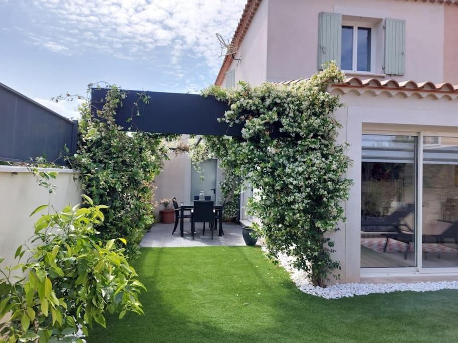 Maison Entiere Redessan ภายนอก รูปภาพ